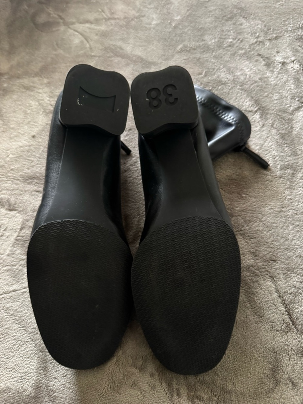 Camper Black Front-Center Zip Heeled Ankle Boots - Picture 4 of 5